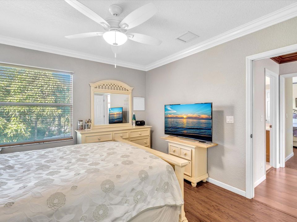 For Sale: $800,000 (5 beds, 3 baths, 2982 Square Feet)