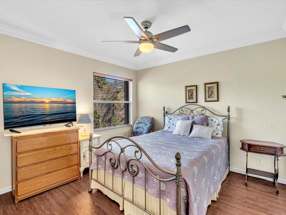 For Sale: $800,000 (5 beds, 3 baths, 2982 Square Feet)