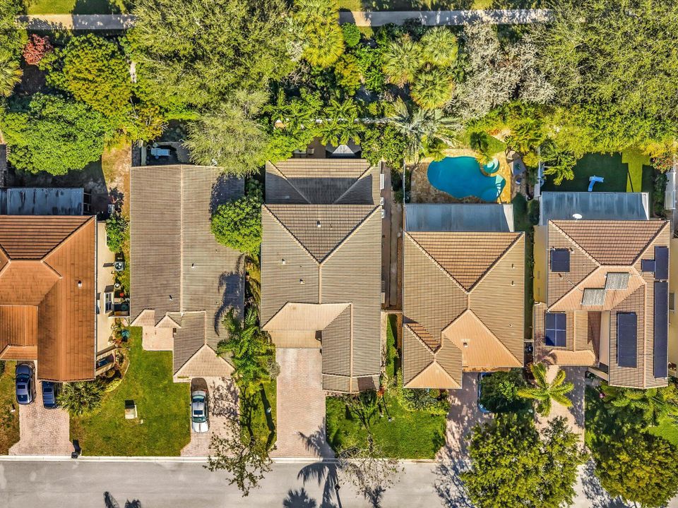 For Sale: $800,000 (5 beds, 3 baths, 2982 Square Feet)