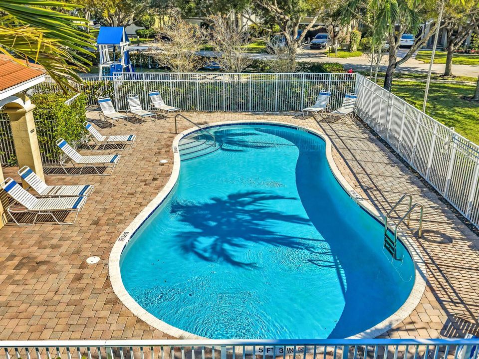 For Sale: $800,000 (5 beds, 3 baths, 2982 Square Feet)