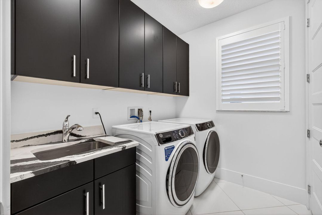 En Venta: $2,150,000 (3 camas, 3 baños, 3162 Pies cuadrados)