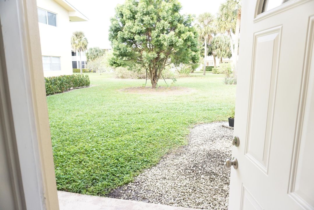 For Rent: $1,300 (1 beds, 1 baths, 570 Square Feet)