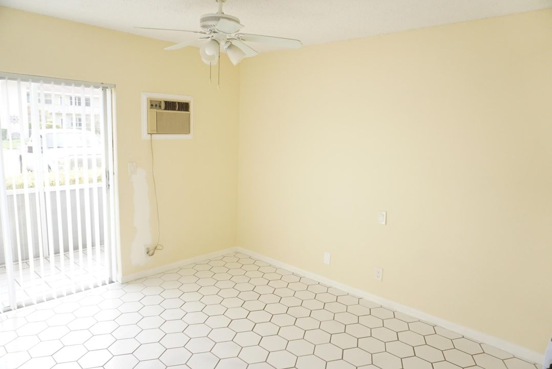 For Rent: $1,300 (1 beds, 1 baths, 570 Square Feet)