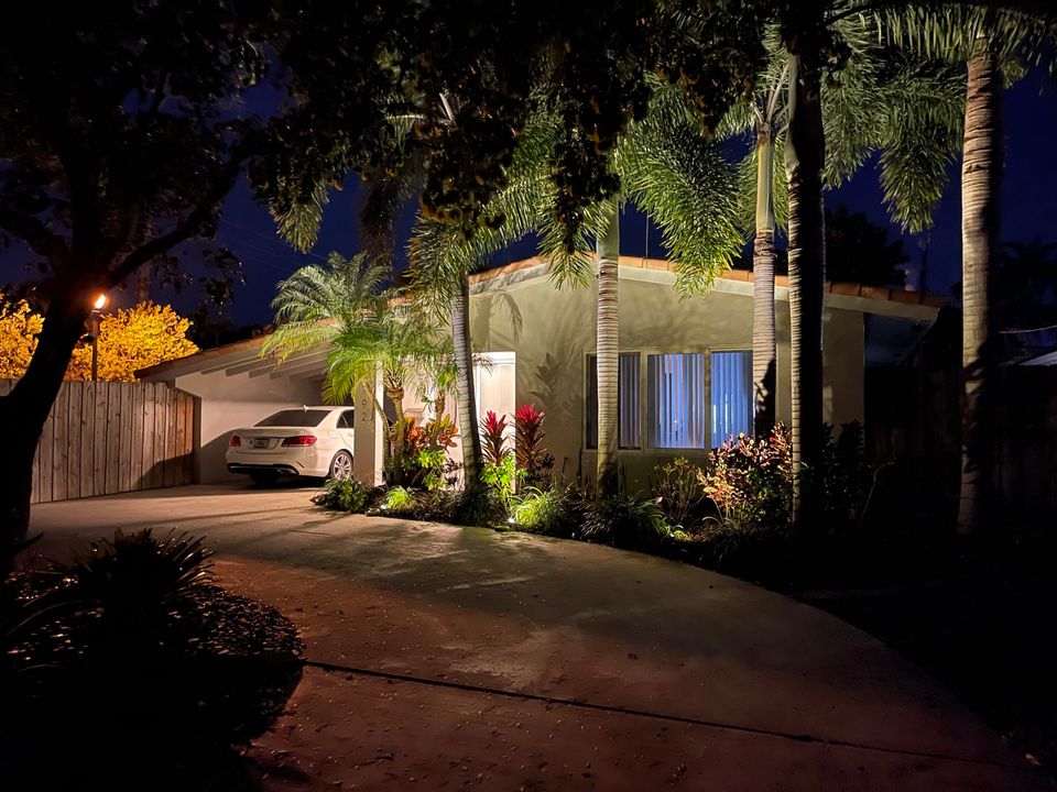 For Sale: $744,000 (3 beds, 2 baths, 1401 Square Feet)