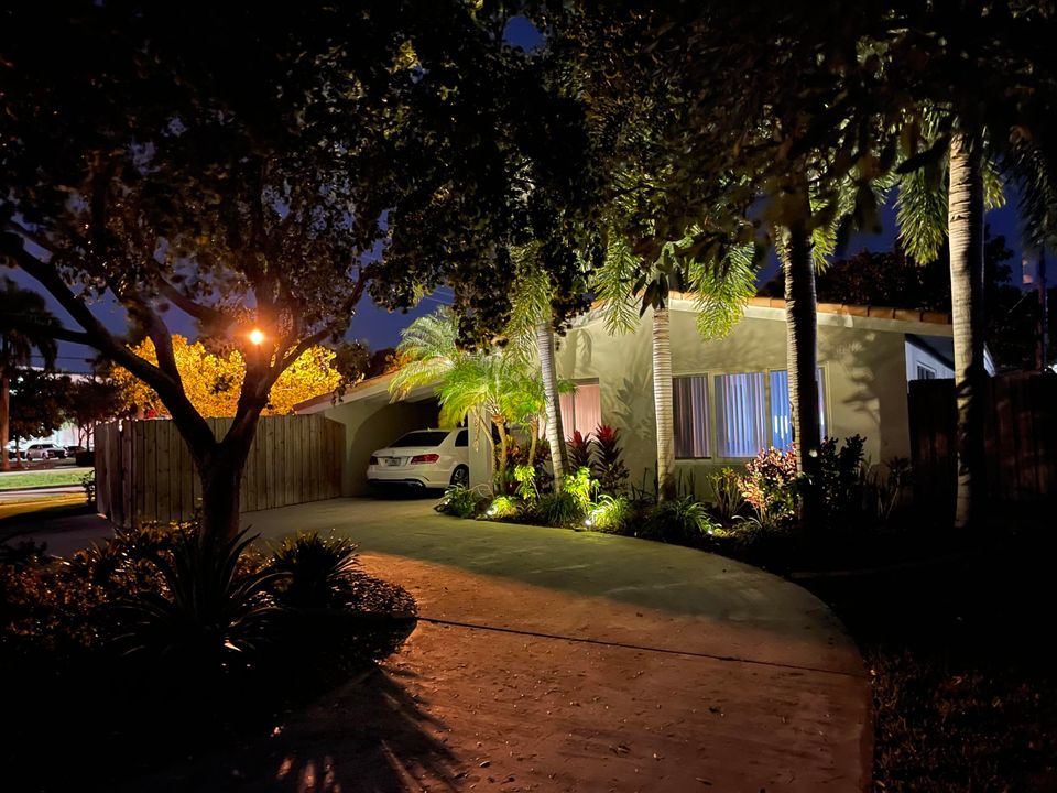 For Sale: $744,000 (3 beds, 2 baths, 1401 Square Feet)