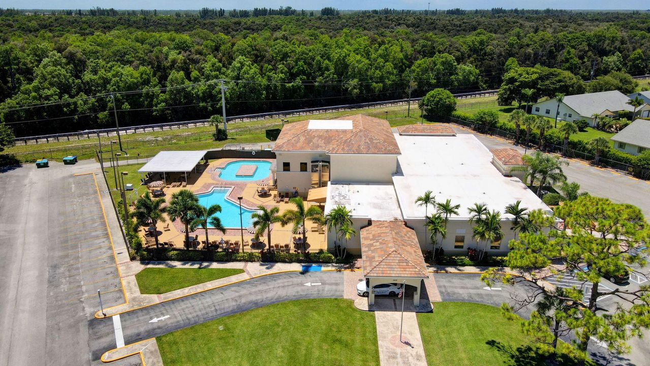 待售: $134,750 (2 贝兹, 1 浴室, 798 平方英尺)