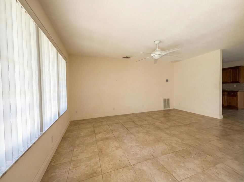 En Venta: $825,000 (3 camas, 3 baños, 1961 Pies cuadrados)