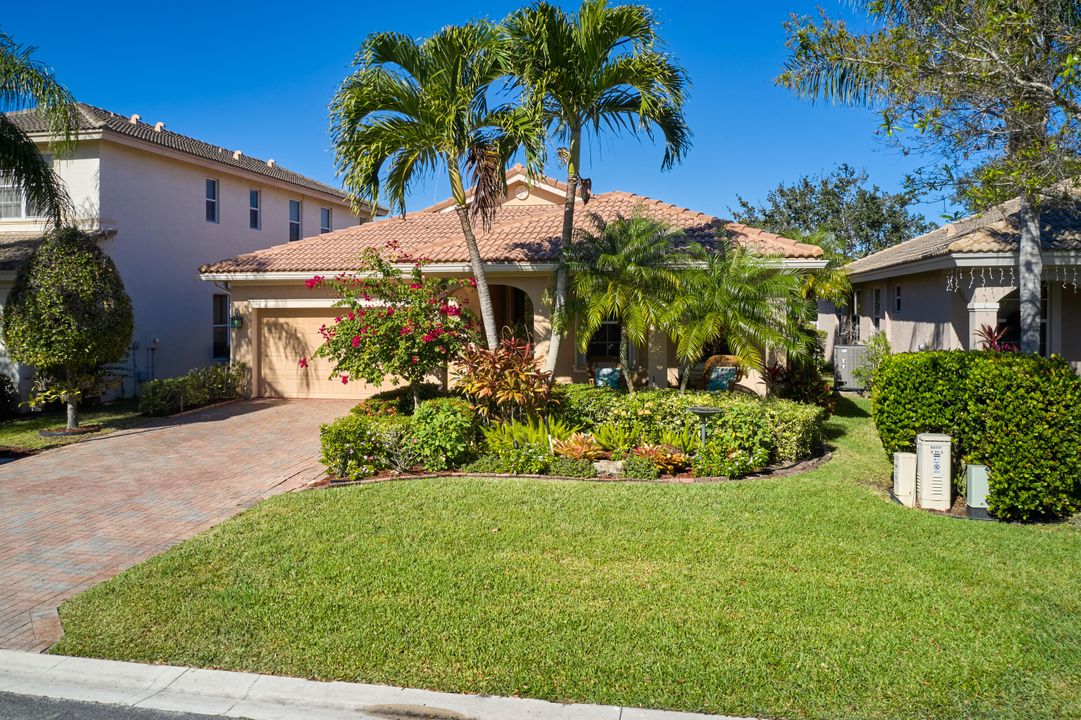 For Sale: $550,000 (3 beds, 2 baths, 1905 Square Feet)