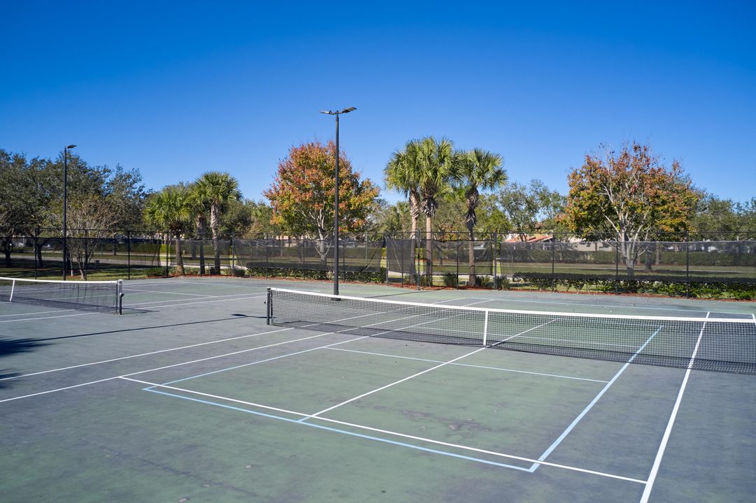 For Sale: $550,000 (3 beds, 2 baths, 1905 Square Feet)