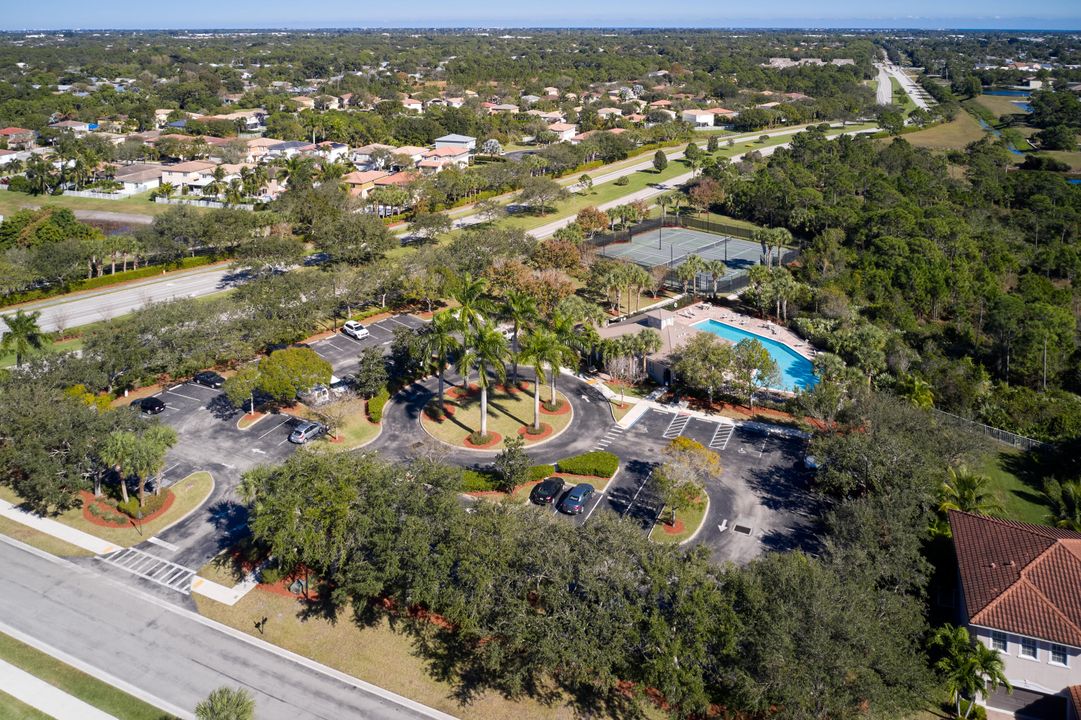 For Sale: $550,000 (3 beds, 2 baths, 1905 Square Feet)