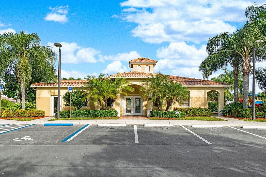 En Venta: $475,000 (3 camas, 2 baños, 1592 Pies cuadrados)