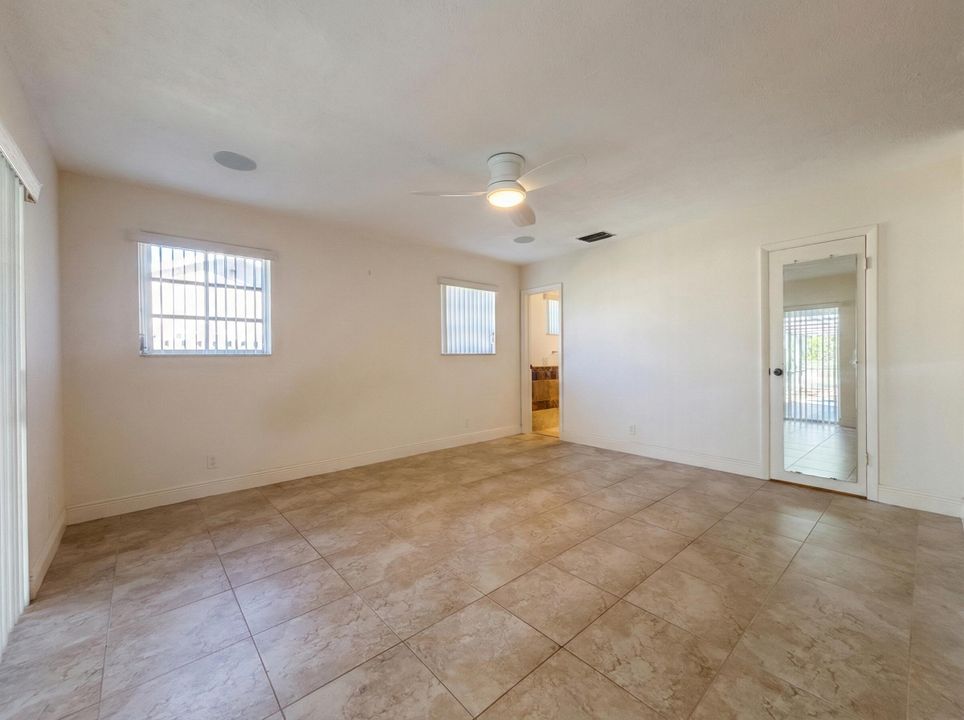 En Venta: $825,000 (3 camas, 3 baños, 1961 Pies cuadrados)