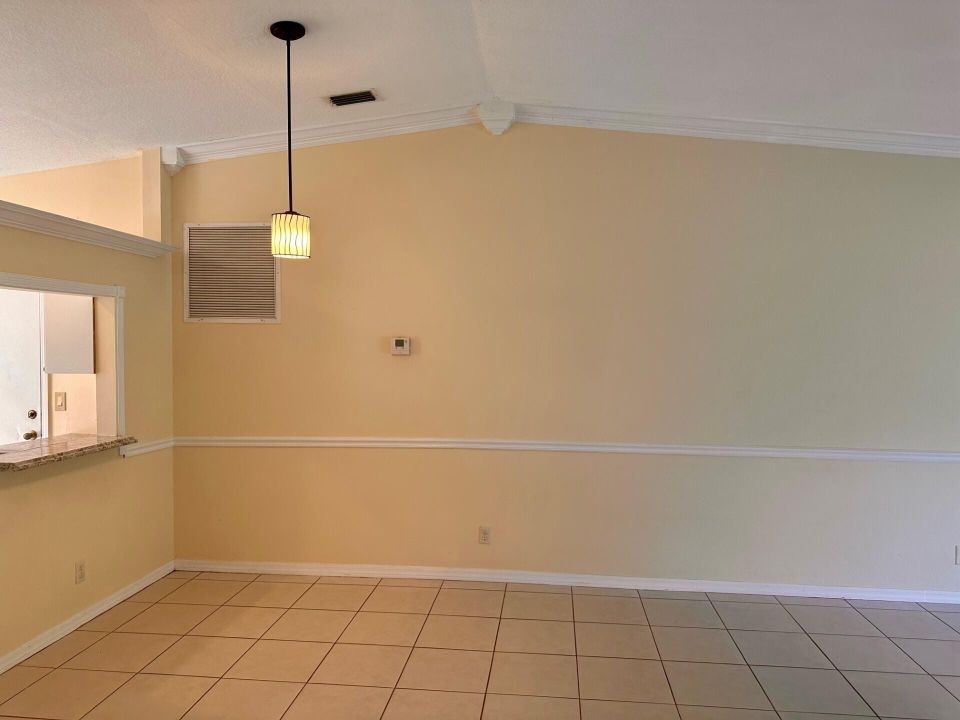 For Rent: $2,800 (3 beds, 2 baths, 1295 Square Feet)