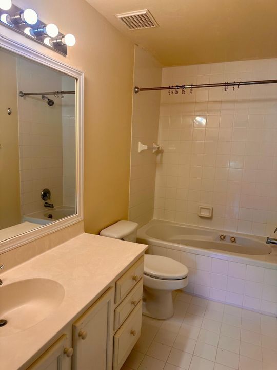 For Rent: $2,800 (3 beds, 2 baths, 1295 Square Feet)