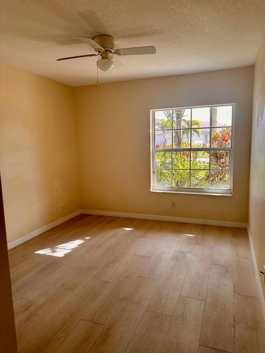 For Rent: $2,800 (3 beds, 2 baths, 1295 Square Feet)