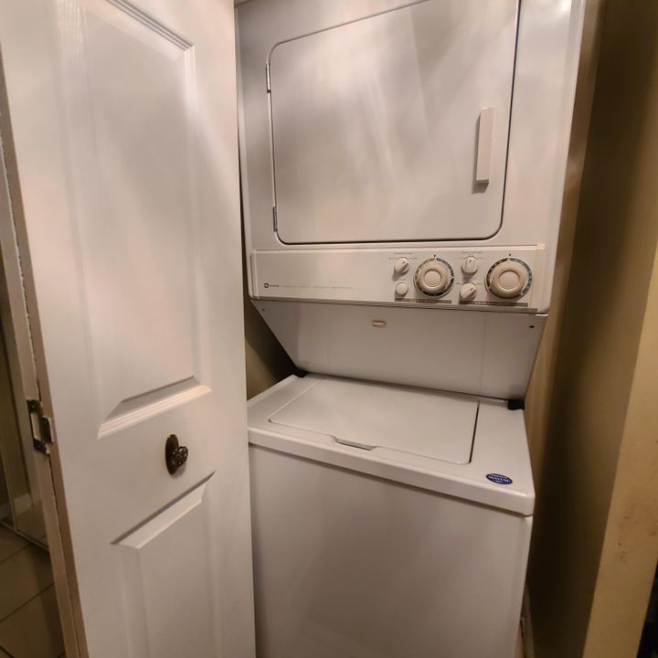 For Rent: $2,300 (2 beds, 2 baths, 1125 Square Feet)