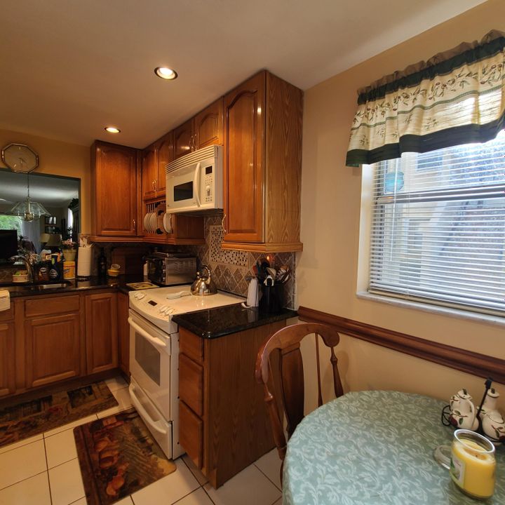 For Rent: $2,300 (2 beds, 2 baths, 1125 Square Feet)