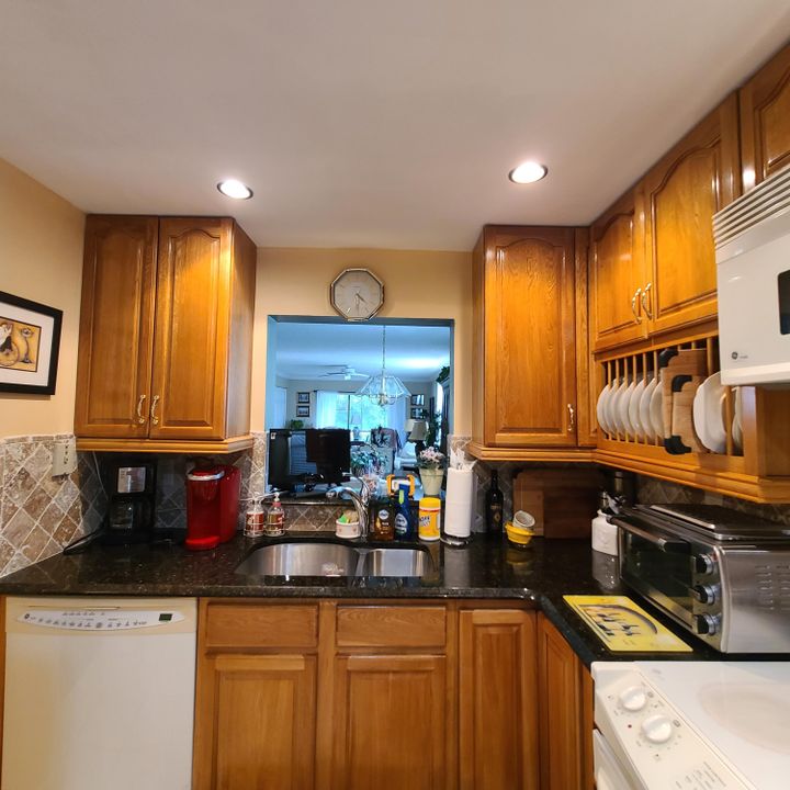 For Rent: $2,300 (2 beds, 2 baths, 1125 Square Feet)
