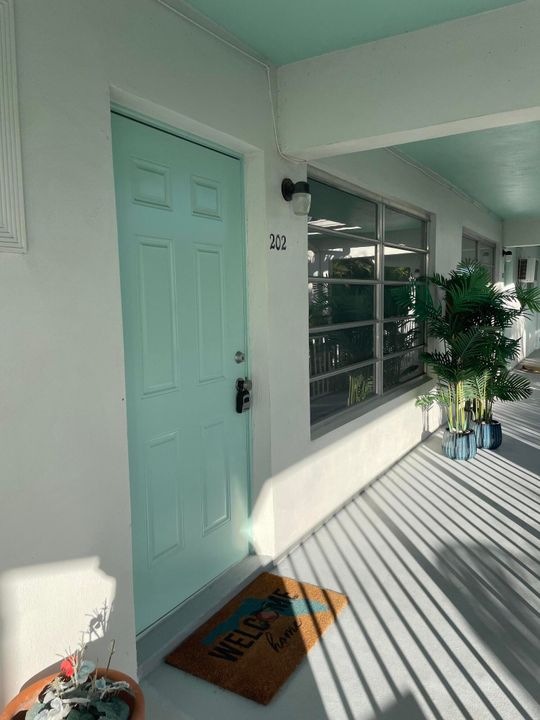 待售: $189,000 (2 贝兹, 1 浴室, 924 平方英尺)