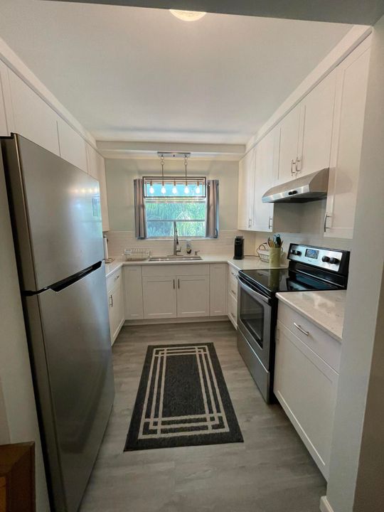 待售: $189,000 (2 贝兹, 1 浴室, 924 平方英尺)