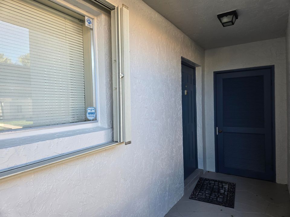 For Rent: $2,300 (2 beds, 2 baths, 1125 Square Feet)