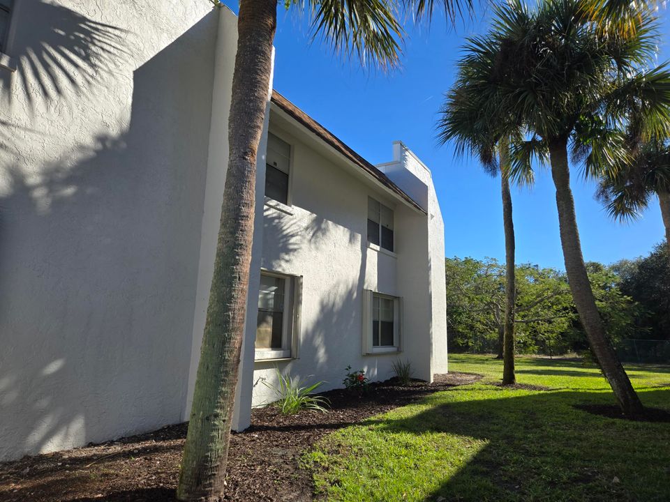 For Rent: $2,300 (2 beds, 2 baths, 1125 Square Feet)