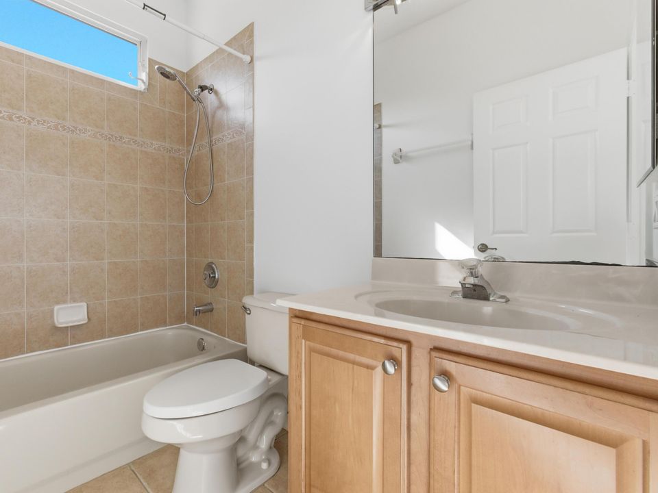 En Renta: $4,700 (5 camas, 4 baños, 3233 Pies cuadrados)