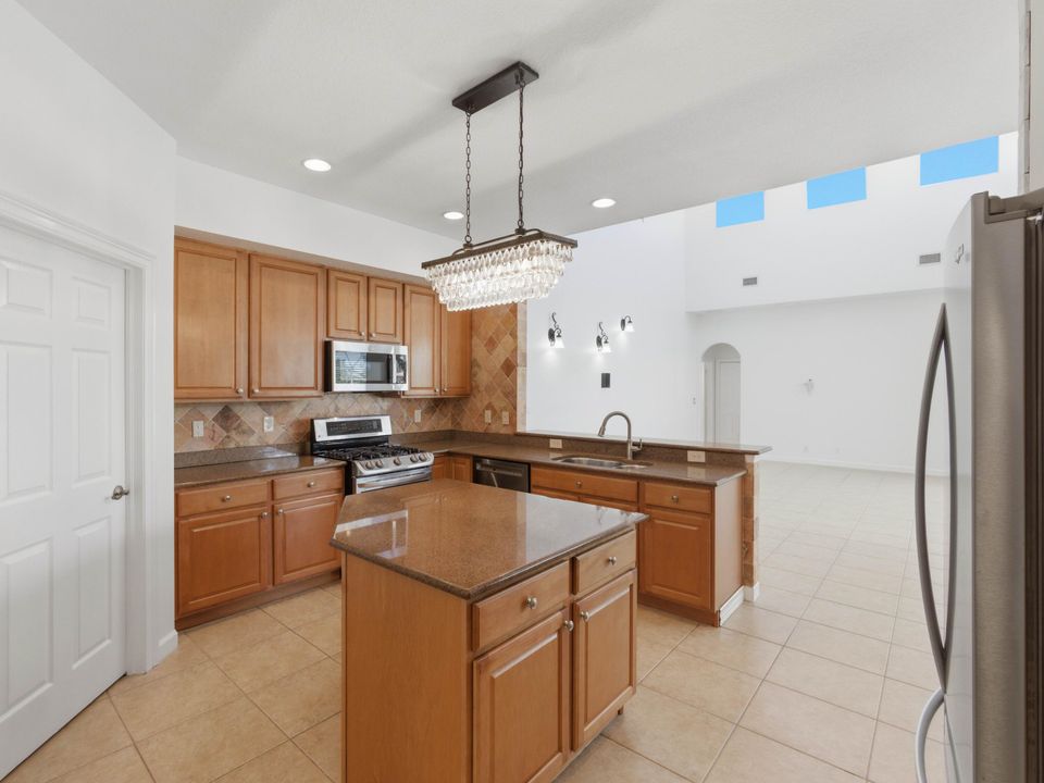 En Renta: $4,700 (5 camas, 4 baños, 3233 Pies cuadrados)