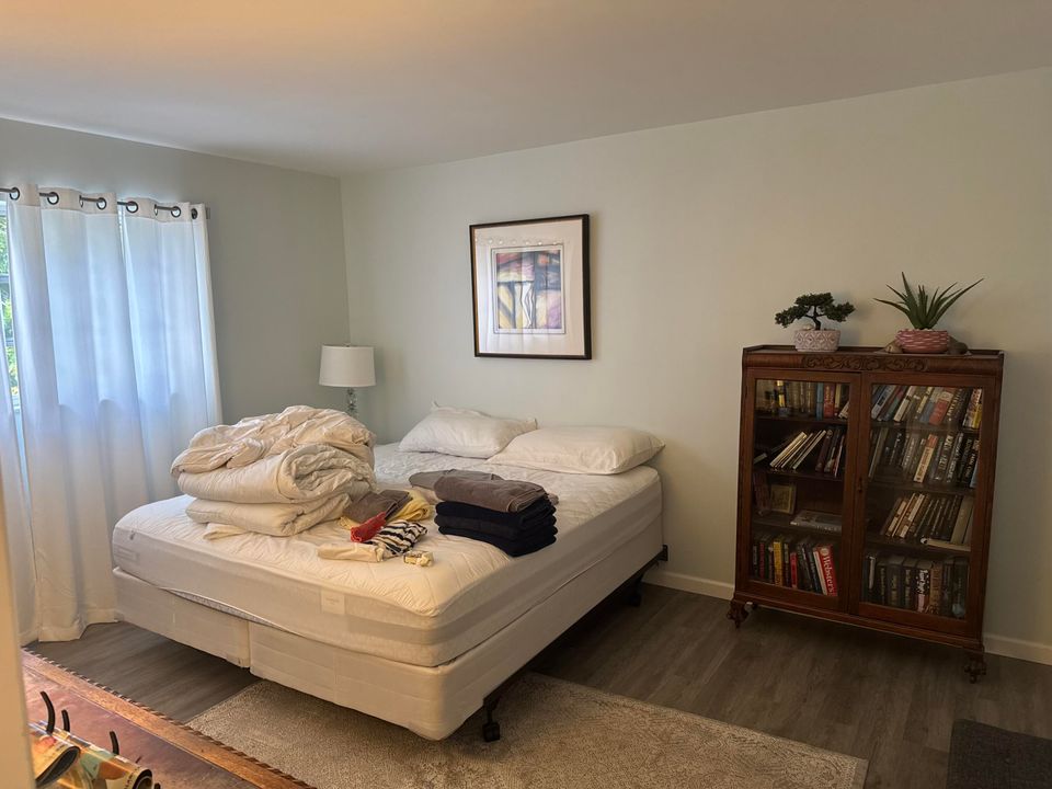 待售: $189,000 (2 贝兹, 1 浴室, 924 平方英尺)