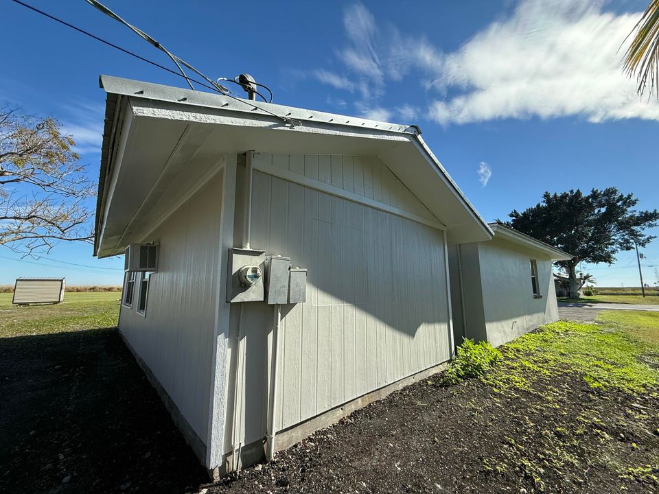 For Sale: $399,000 (5 beds, 3 baths, 1820 Square Feet)