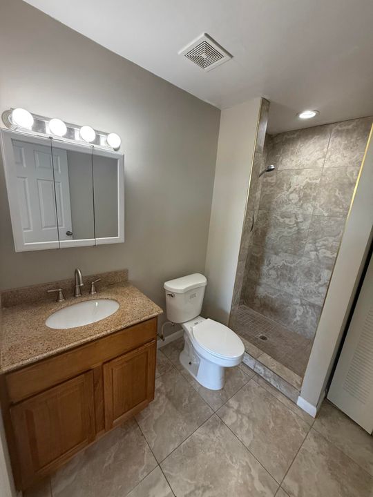 For Sale: $399,000 (5 beds, 3 baths, 1820 Square Feet)