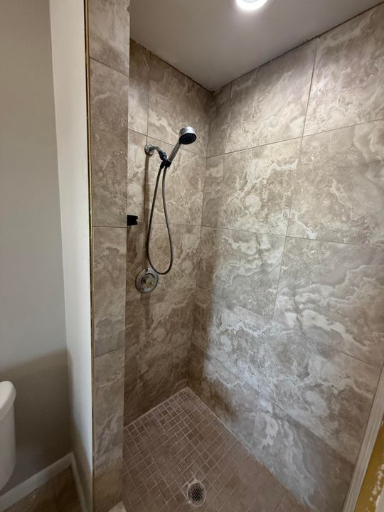 For Sale: $399,000 (5 beds, 3 baths, 1820 Square Feet)