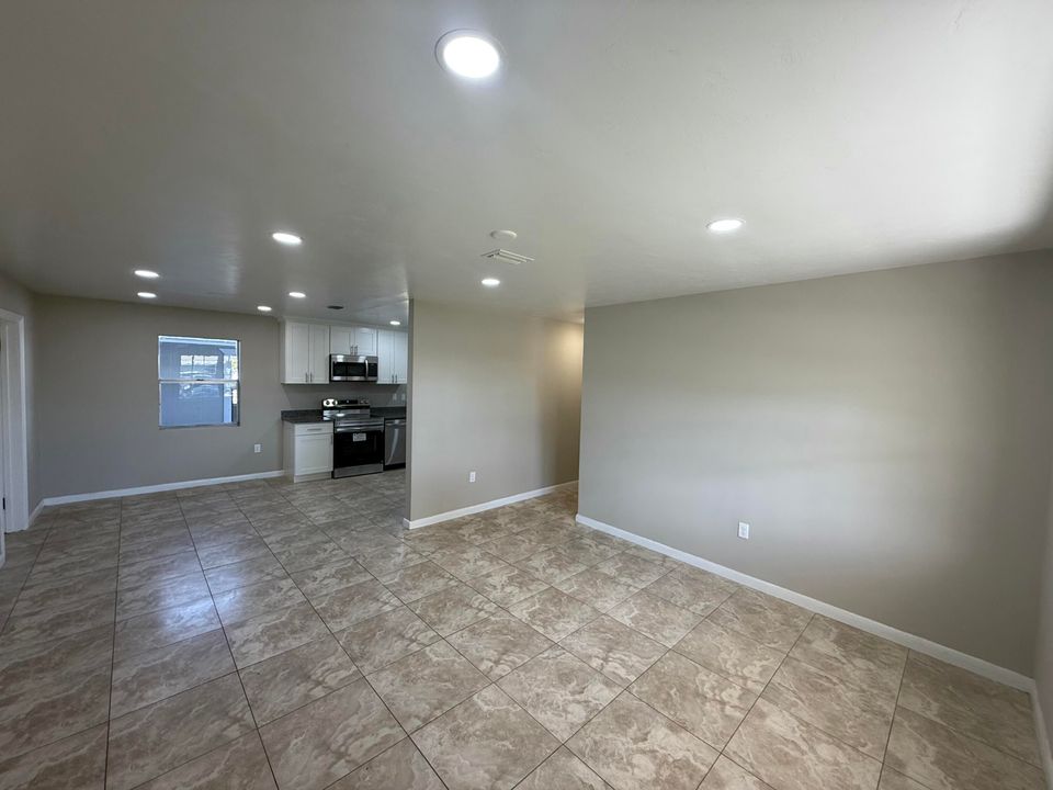 For Sale: $399,000 (5 beds, 3 baths, 1820 Square Feet)