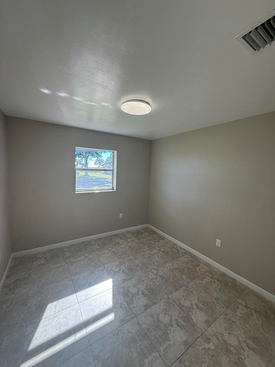 For Sale: $399,000 (5 beds, 3 baths, 1820 Square Feet)