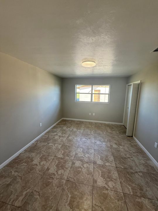 For Sale: $399,000 (5 beds, 3 baths, 1820 Square Feet)