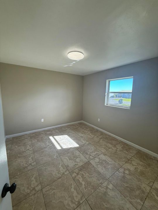 For Sale: $399,000 (5 beds, 3 baths, 1820 Square Feet)