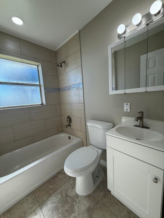 For Sale: $399,000 (5 beds, 3 baths, 1820 Square Feet)