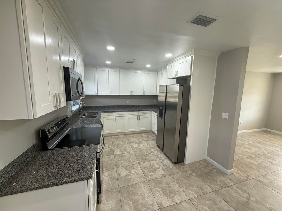 For Sale: $399,000 (5 beds, 3 baths, 1820 Square Feet)