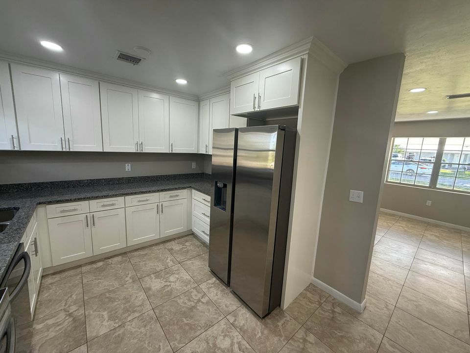 For Sale: $399,000 (5 beds, 3 baths, 1820 Square Feet)