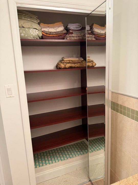 На продажу: $290,000 (2 спален, 2 ванн, 908 Квадратных фут)