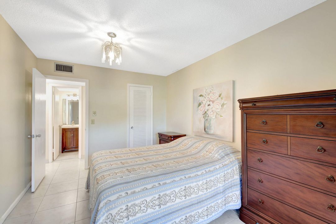 На продажу: $139,500 (2 спален, 1 ванн, 798 Квадратных фут)