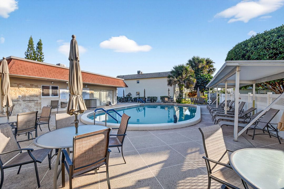 待售: $155,000 (2 贝兹, 2 浴室, 924 平方英尺)