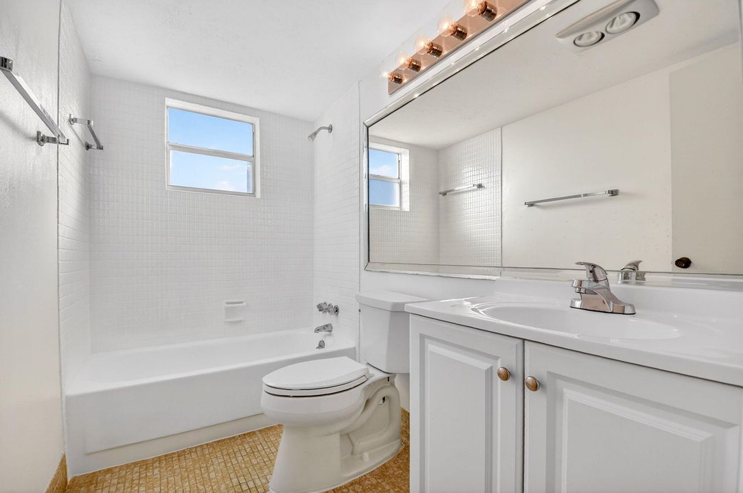 待售: $155,000 (2 贝兹, 2 浴室, 924 平方英尺)