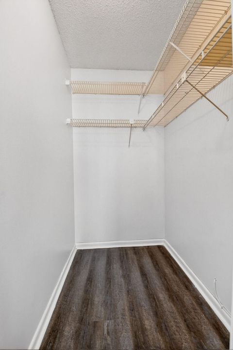 待售: $155,000 (2 贝兹, 2 浴室, 924 平方英尺)