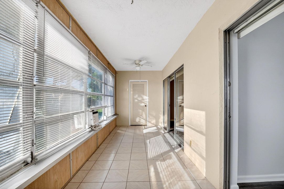 待售: $155,000 (2 贝兹, 2 浴室, 924 平方英尺)