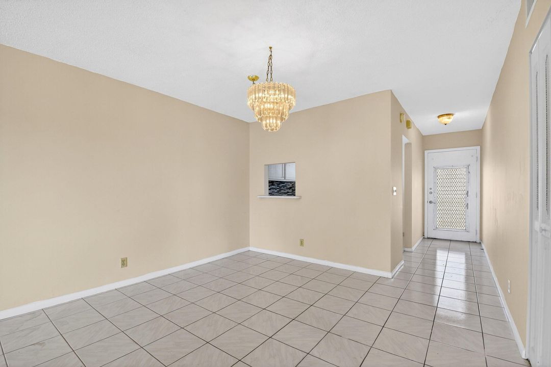 待售: $155,000 (2 贝兹, 2 浴室, 924 平方英尺)