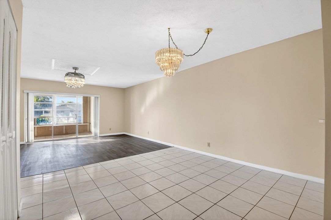 待售: $155,000 (2 贝兹, 2 浴室, 924 平方英尺)