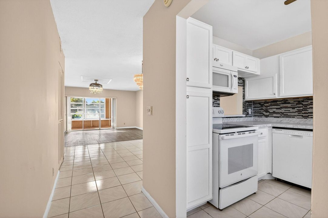 待售: $155,000 (2 贝兹, 2 浴室, 924 平方英尺)