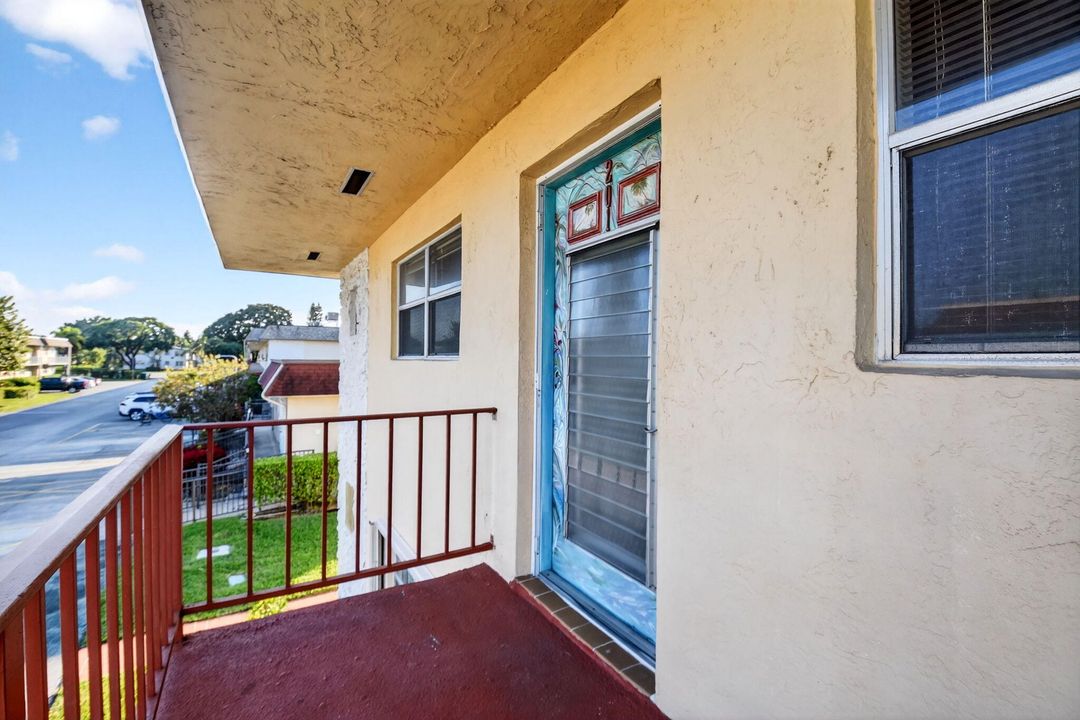 待售: $155,000 (2 贝兹, 2 浴室, 924 平方英尺)