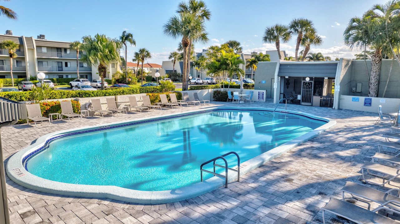 For Rent: $2,500 (2 beds, 2 baths, 939 Square Feet)